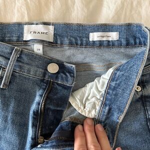 Frame Denim Classic Blue Jeans
Raw hem 28.5 length